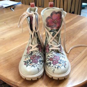 Goby Beige & Red Floral Combat Boots Sz 8 (38)